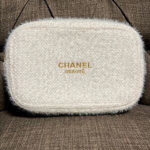 CHANEL Makeup Bag 2024 Holiday White Pouch Limited Edition new